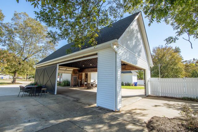 635 PATTERSON RD, Savannah, TN 38372