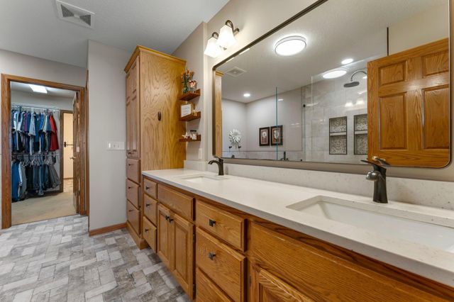14958 Summit Circle NW, Prior Lake, MN 55372