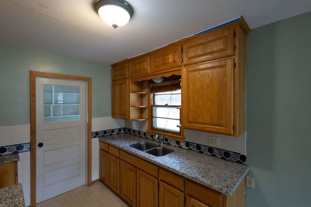 3229 N Salina Ave, Wichita, KS 67204