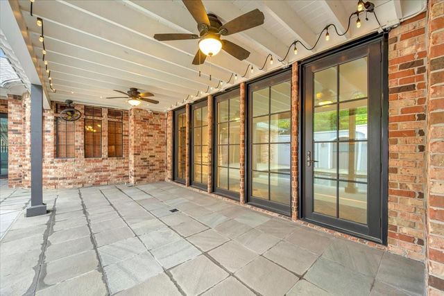 15502 Greens Cove Way, Houston, TX 77059