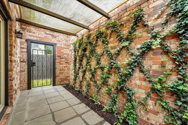 15502 Greens Cove Way, Houston, TX 77059