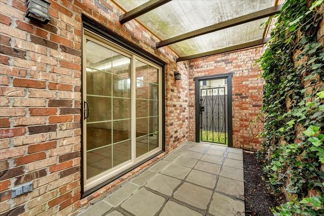 15502 Greens Cove Way, Houston, TX 77059