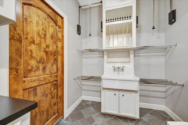 15502 Greens Cove Way, Houston, TX 77059