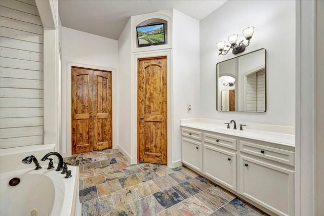 15502 Greens Cove Way, Houston, TX 77059