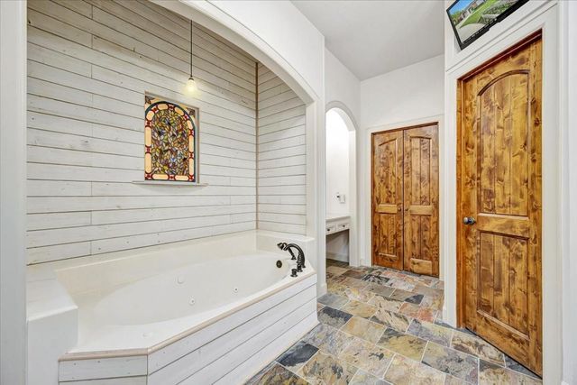 15502 Greens Cove Way, Houston, TX 77059