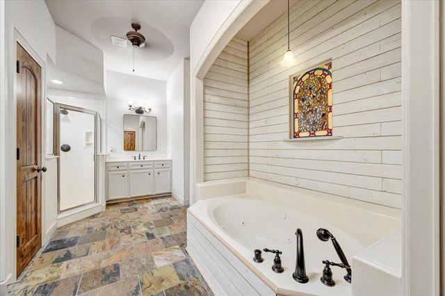 15502 Greens Cove Way, Houston, TX 77059