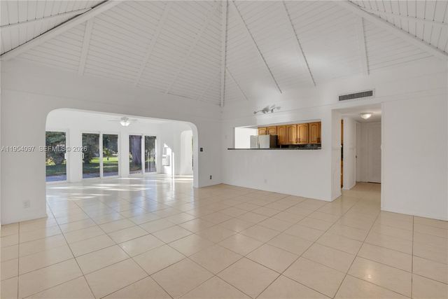 5505 Bluejack Oak Cir, Tamarac, FL 33319