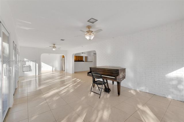 5505 Bluejack Oak Cir, Tamarac, FL 33319