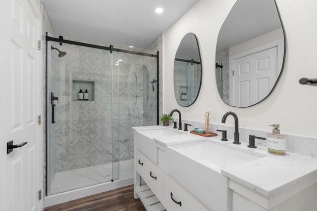 2700 Lawrence Crossley Road 105, Palm Springs, CA 92264