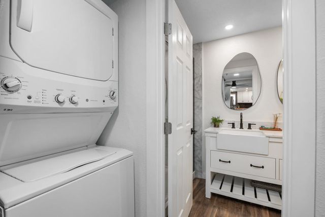 2700 Lawrence Crossley Road 105, Palm Springs, CA 92264