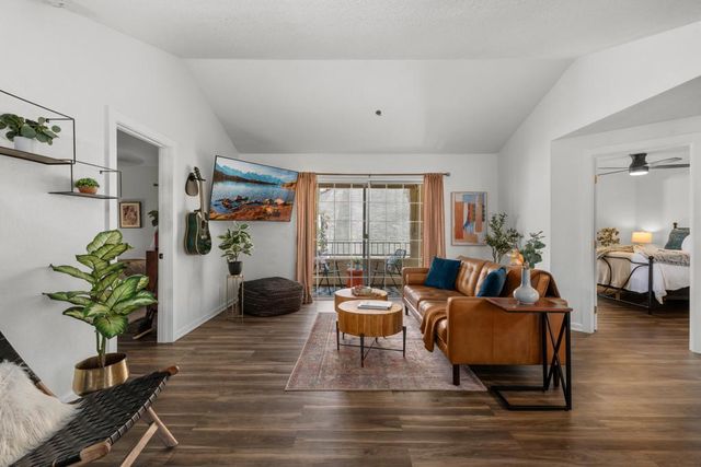 2700 Lawrence Crossley Road 105, Palm Springs, CA 92264