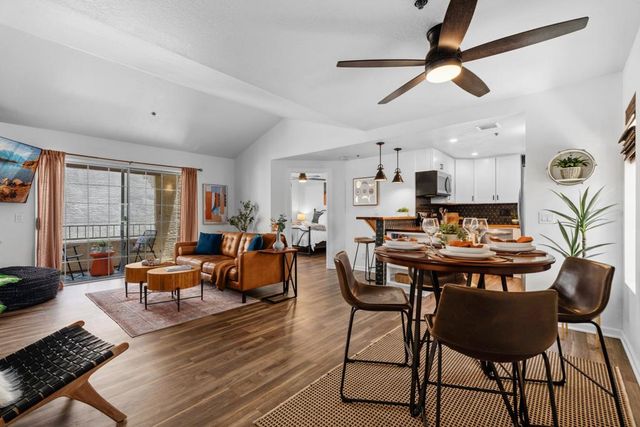 2700 Lawrence Crossley Road 105, Palm Springs, CA 92264