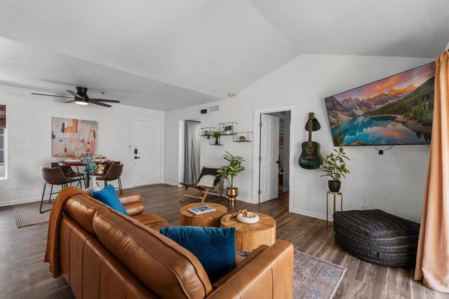 2700 Lawrence Crossley Road 105, Palm Springs, CA 92264