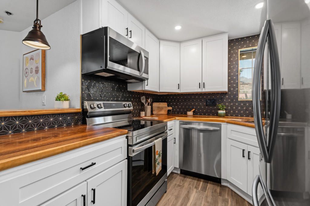2700 Lawrence Crossley Road 105, Palm Springs, CA 92264