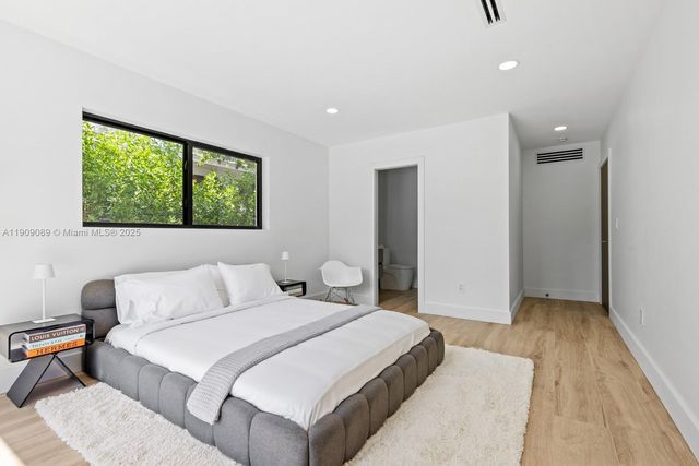 85 W Shore Dr W, Miami, FL 33133