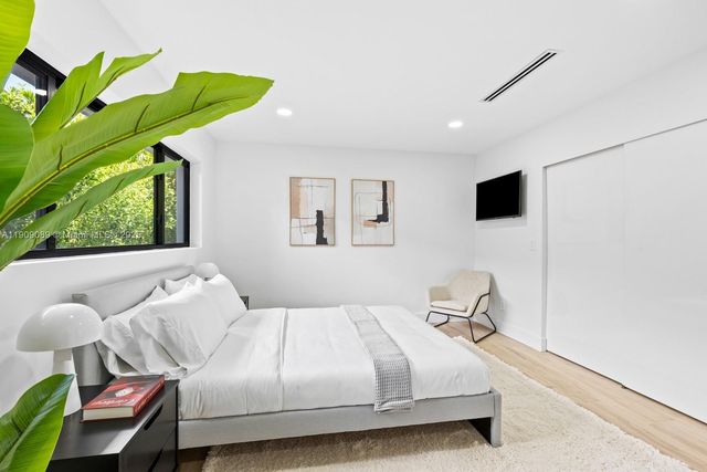 85 W Shore Dr W, Miami, FL 33133