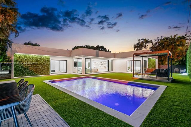 85 W Shore Dr W, Miami, FL 33133