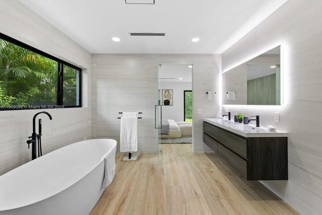 85 W Shore Dr W, Miami, FL 33133