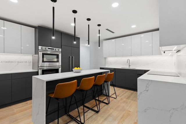 85 W Shore Dr W, Miami, FL 33133