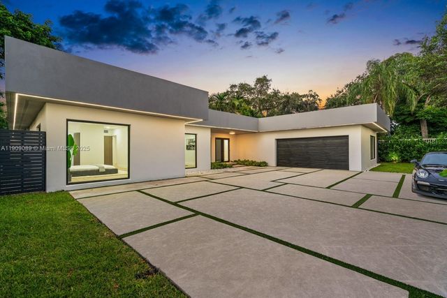 85 W Shore Dr W, Miami, FL 33133