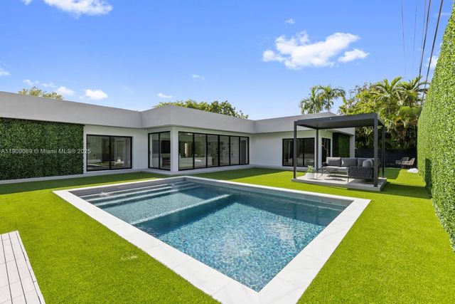 85 W Shore Dr W, Miami, FL 33133