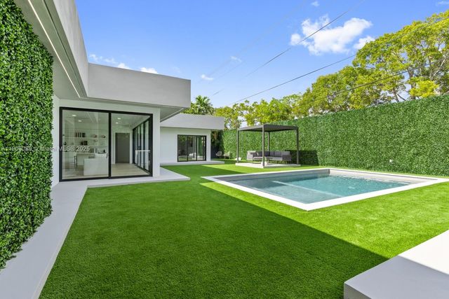 85 W Shore Dr W, Miami, FL 33133