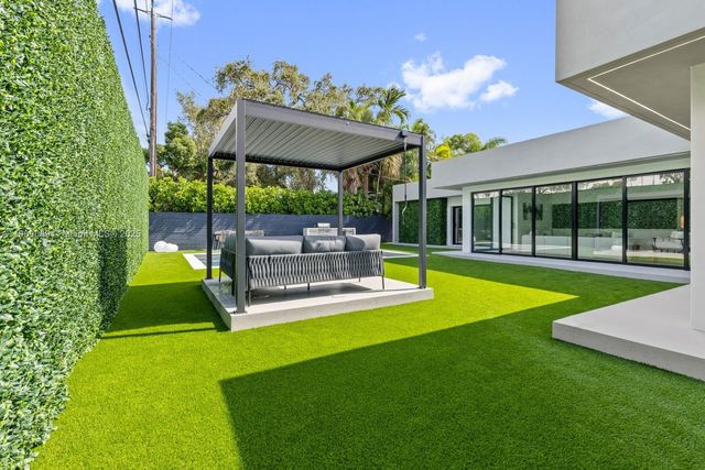 85 W Shore Dr W, Miami, FL 33133