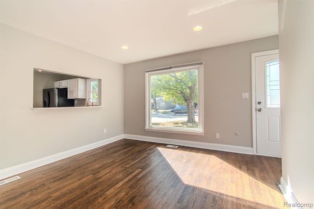 845 E 14 Mile Road, Birmingham, MI 48009