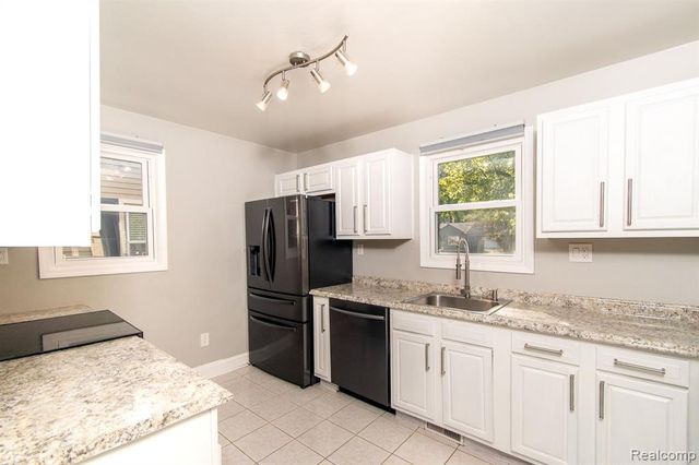 845 E 14 Mile Road, Birmingham, MI 48009