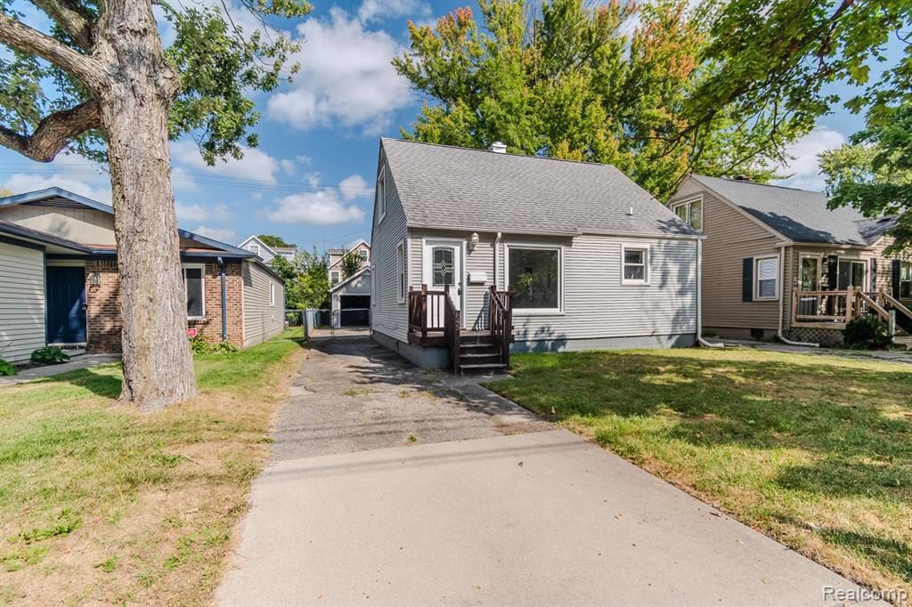 845 E 14 Mile Road, Birmingham, MI 48009