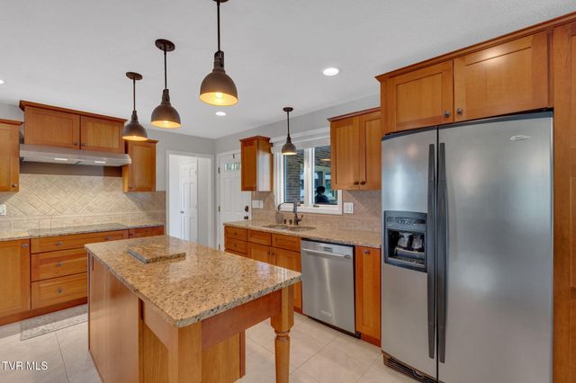 1080 Hidden Valley Road, Kingsport, TN 37663