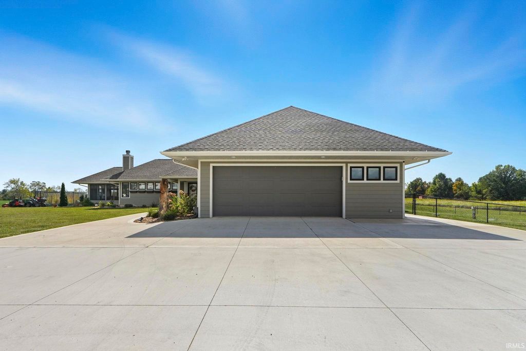 9372 Garman Road, Leo, IN 46765