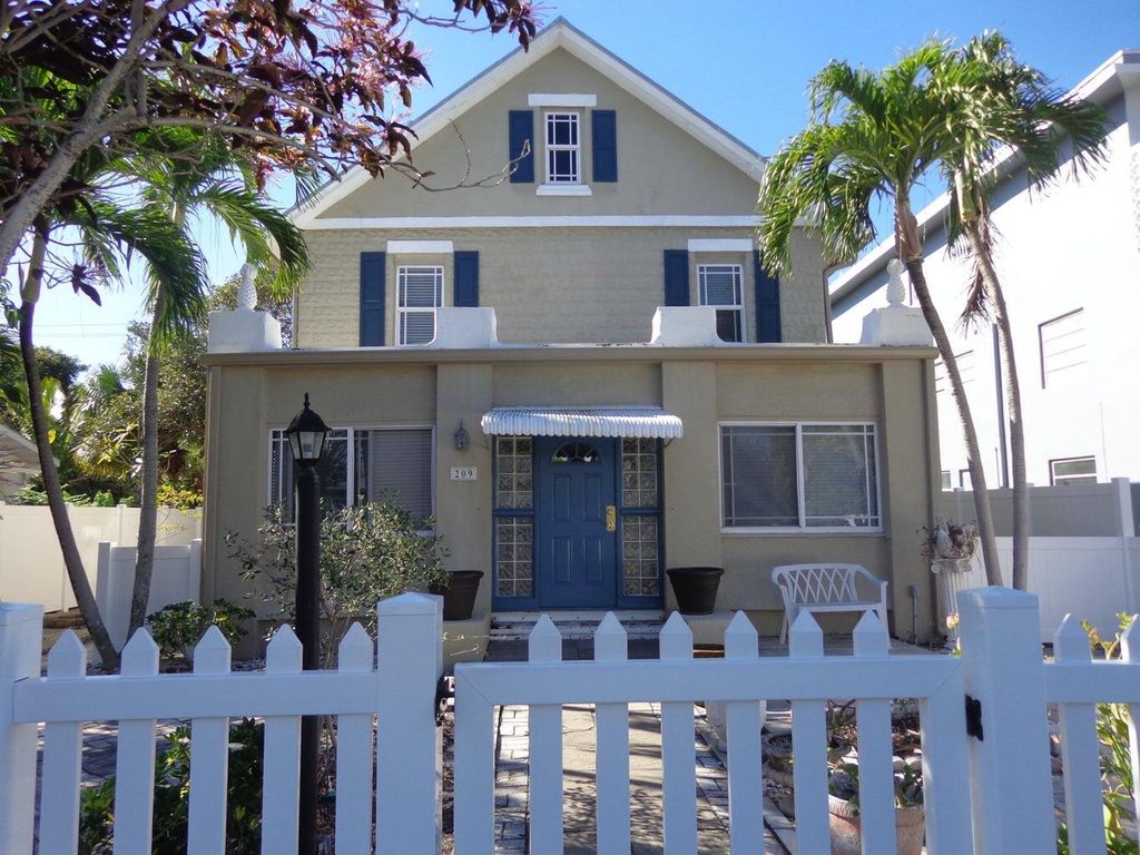 209 S Lakeside Drive A, Lake Worth Beach, FL 33460