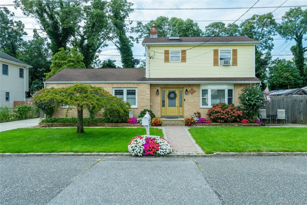16 12th Street, Ronkonkoma, NY 11779 — exterior