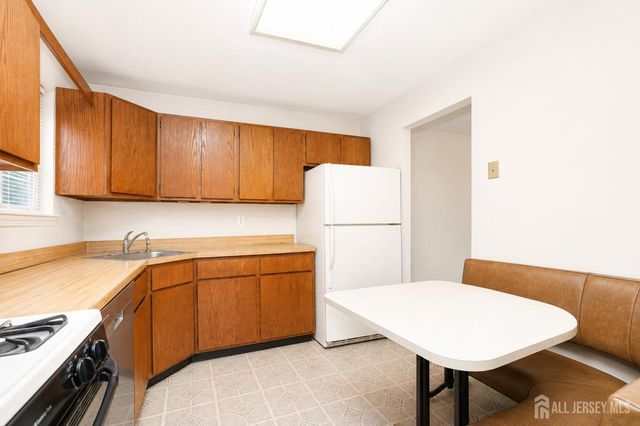 29 Lindsey Circle, Old Bridge, NJ 08857