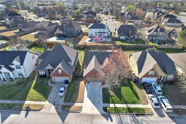 3033 W Oakland Street, Broken Arrow, OK 74012