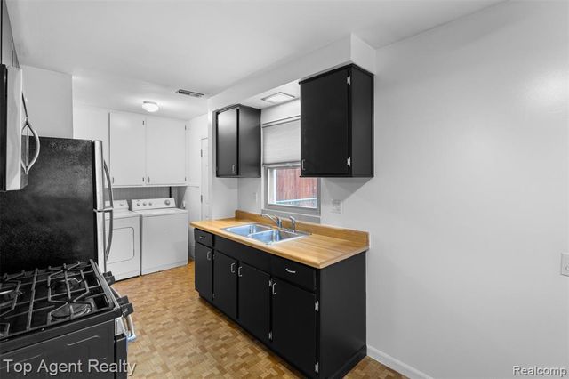 8026 Robert Street, Taylor, MI 48180