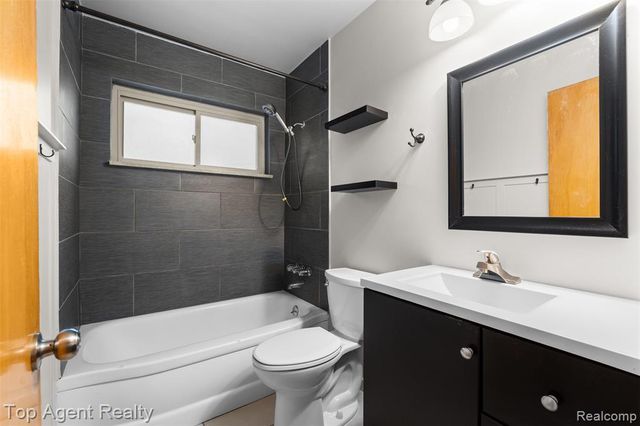 8026 Robert Street, Taylor, MI 48180