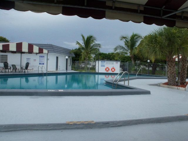 165 NE 203rd Ter 31, Miami Gardens, FL 33179