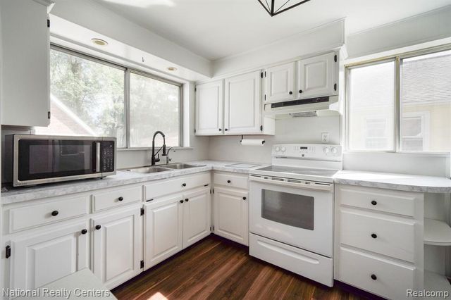 4274 Linda Court, Waterford, MI 48329