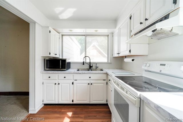 4274 Linda Court, Waterford, MI 48329