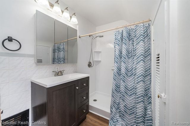 4274 Linda Court, Waterford, MI 48329