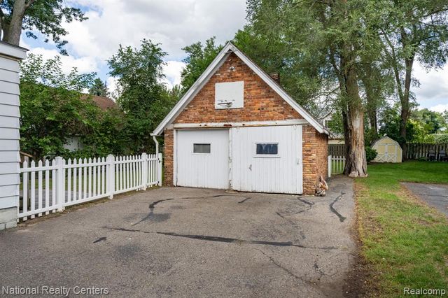 4274 Linda Court, Waterford, MI 48329