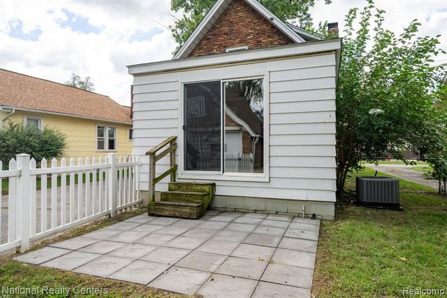 4274 Linda Court, Waterford, MI 48329