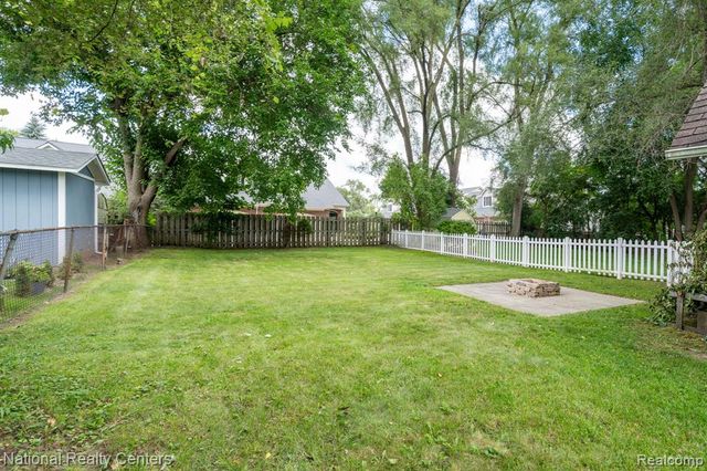 4274 Linda Court, Waterford, MI 48329