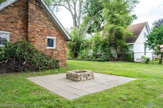 4274 Linda Court, Waterford, MI 48329