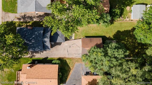 4274 Linda Court, Waterford, MI 48329