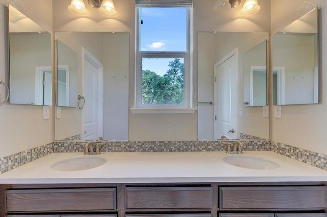 21631 Cascade Crossing Rd, Grass Valley, CA 95949