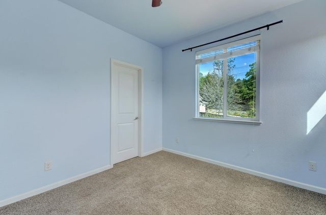 21631 Cascade Crossing Rd, Grass Valley, CA 95949