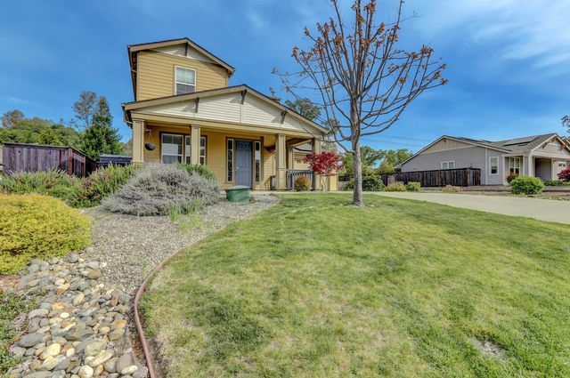 21631 Cascade Crossing Rd, Grass Valley, CA 95949